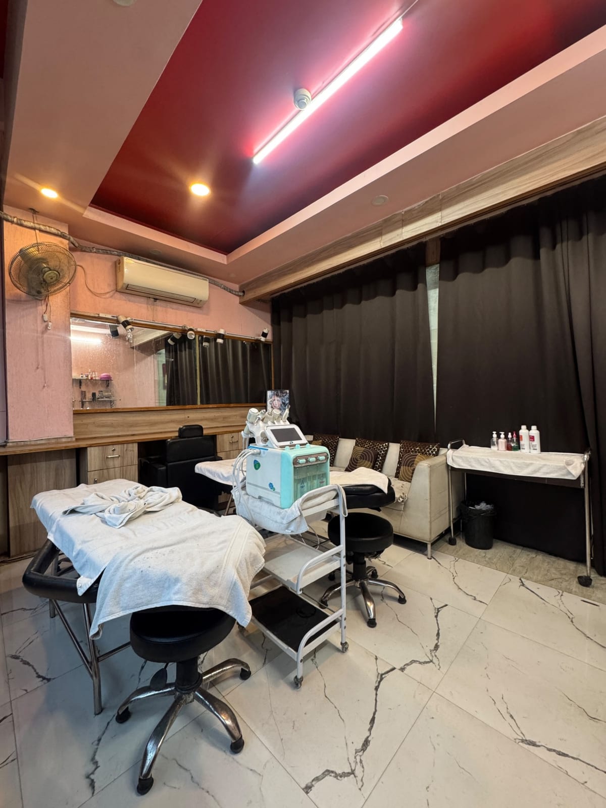 Skin & facial therapy room — Orane International Kamla Nagar